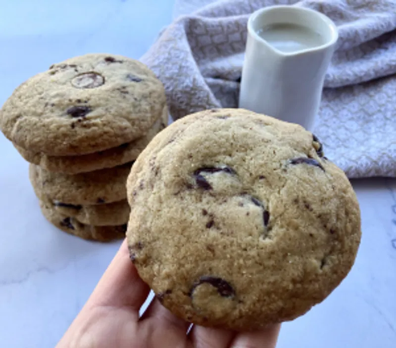 6 Chocolate Chip Cookies