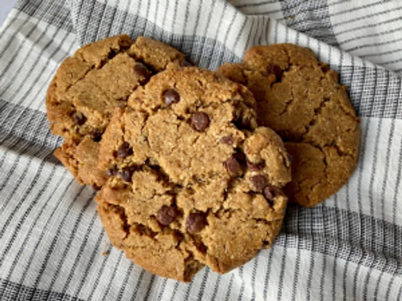 6 Almond Butter Chocolate Chip Cookies (Vegan)