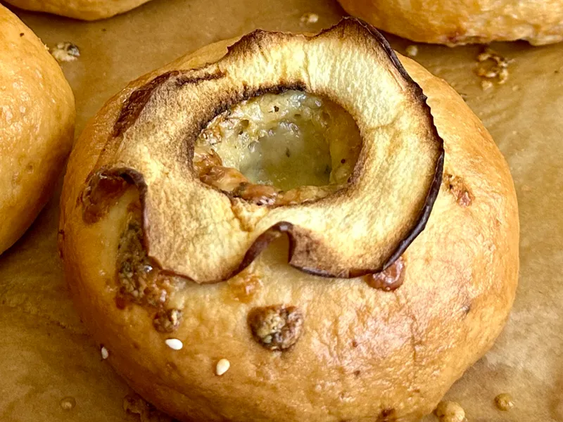 Gorgonzola and Apple Bagel