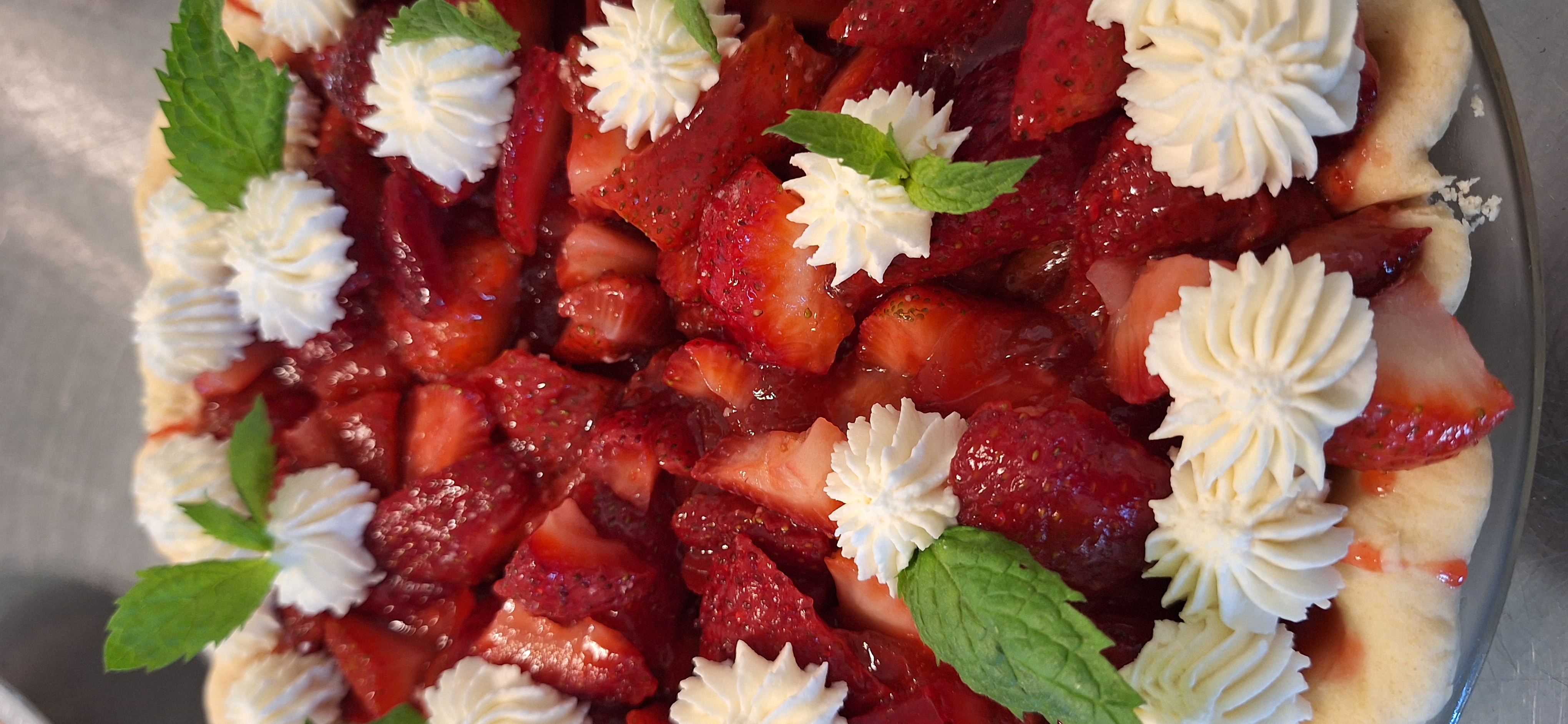 Fresh Strawberry in Gelatin Pie - Whole