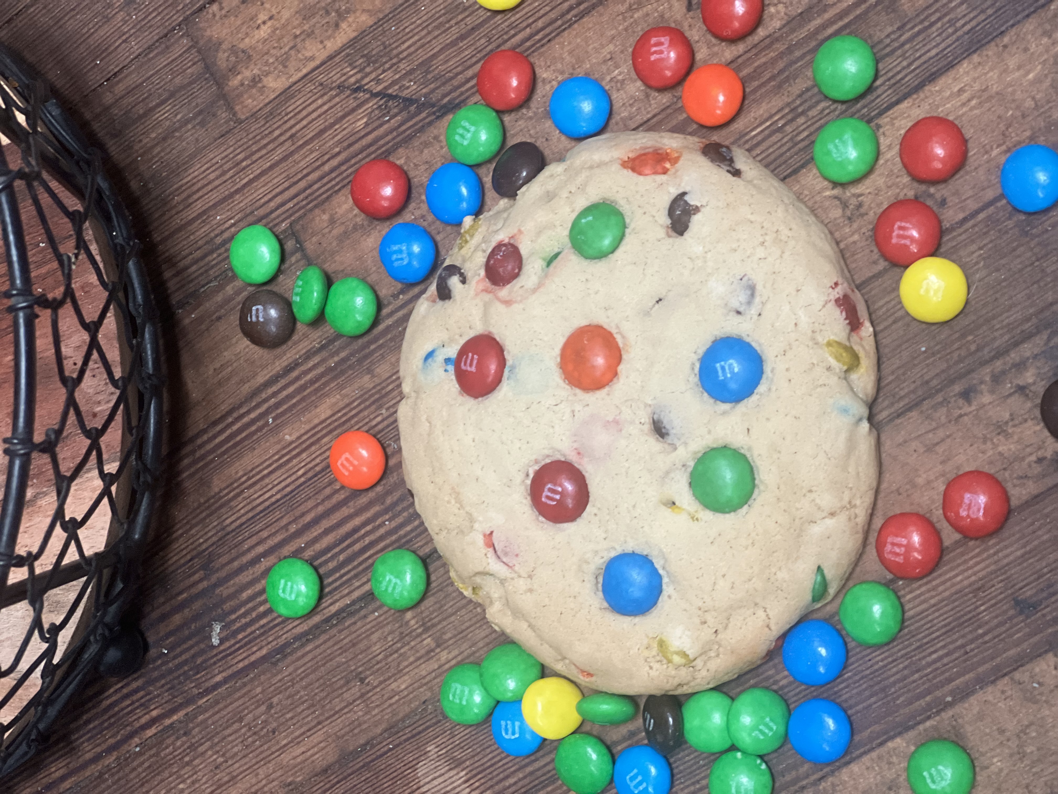Jumbo M&M Loaded Cookie (4 oz)