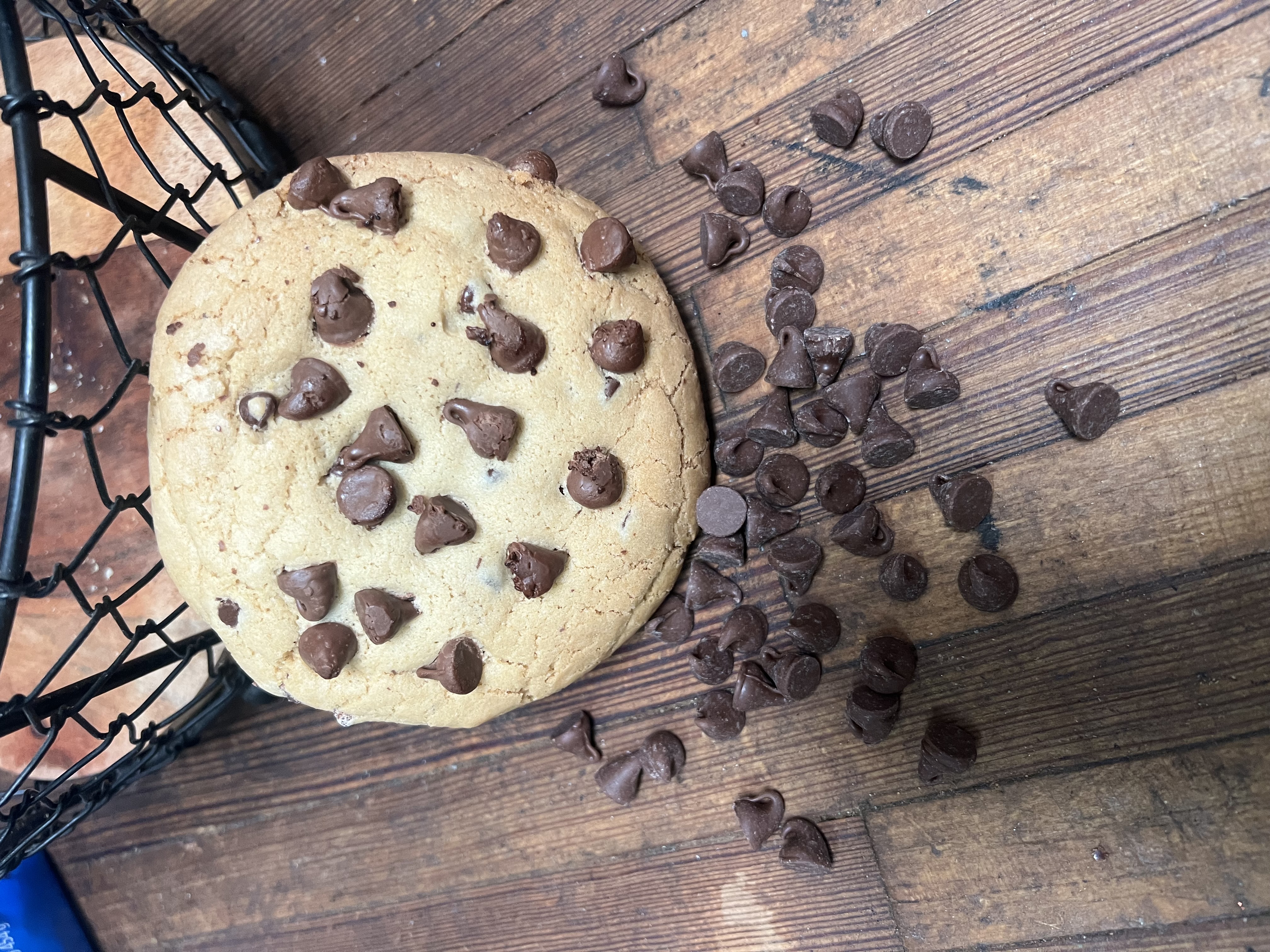 Jumbo Chocolate Chip Loaded Cookie (4 oz)